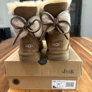 Chestnut Classic Double Bow Mini UGG boots